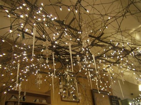 Discover our festive selection of christmas lights, including star lights, led candles, wooden bridges, outdoor decorations and more. Twig Chandelier - soooo beautiful | Decorazione con ramo ...