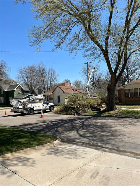 Hastings Utilities on Twitter: "Our guys continue to work on the outage