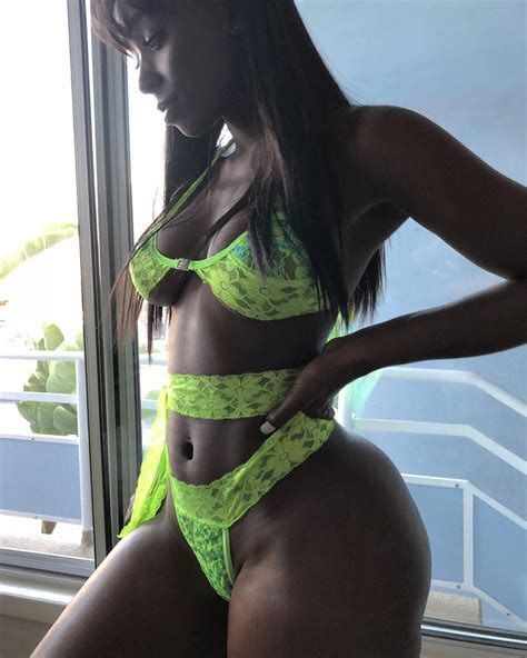 Bria Myles Nude And Sexy 20 Photos The Fappening