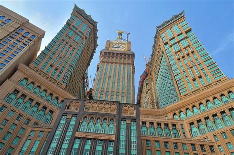 A 601 metres heigh tower include the tallest clock tower in the world and the world's largest clock face operated by fairmont hotels and resorts. Mecca: 'Hyper-identity' of a Sacred City - Faith & Form