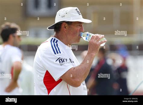 Graham Gooch Bowling For England Hi Res Stock Photography And Images