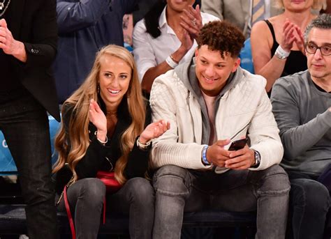 Look Patrick Mahomes Wife Going Viral At Lakers Game The Spun What