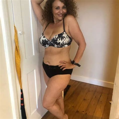 Loose Womens Nadia Sawalha Strips Down For Empowering Snaps To Reveal ‘smoke And Mirrors Of