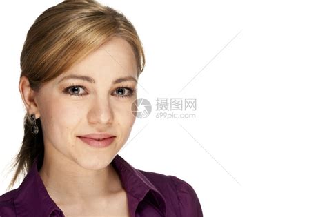 人们漂亮的一位年轻金发女商人肖像一位年轻美丽的白背景金发女商人的肖像教育高清图片下载 正版图片307822268 摄图网