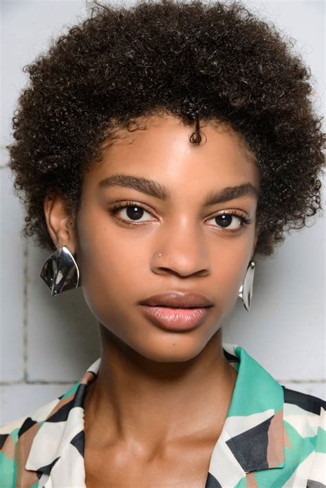 99+ Garconne Coupe Courte Cheveux Frises Naturellement - l2sanpiero