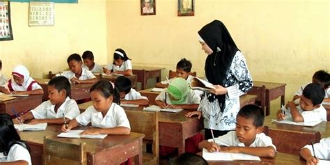 Gambar animasi guru mengajar hd free download now gambar kartun guru. Teaching in a High-Stake Situation | Perhimpunan Pelajar ...