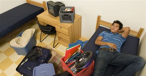 5 Things You Absolutely Shouldnt Bring To Your College Dorm College