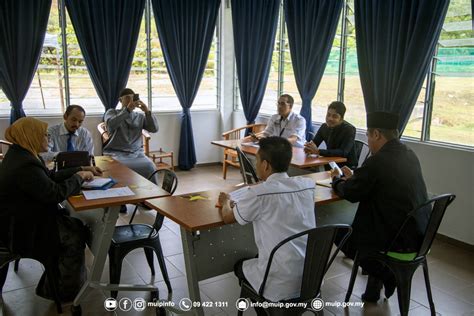 Yayasan pahang secara rasminya telah menjadikan silibus maahad turath al islami sebagai rujukan utama dalam rangka membentuk maahad tahfiz turath yayasan pahang. PEMANTAU KESIAPSIAGAAN PEMBUKAAN SEMULA MAAHAD TAHFIZ ...