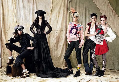 Nel 1981, westwood e mclaren fecero il loro debutto in passerella a londra, e la loro prima. Vivienne Westwood Mens - The Beginning of Punk Fashion ...