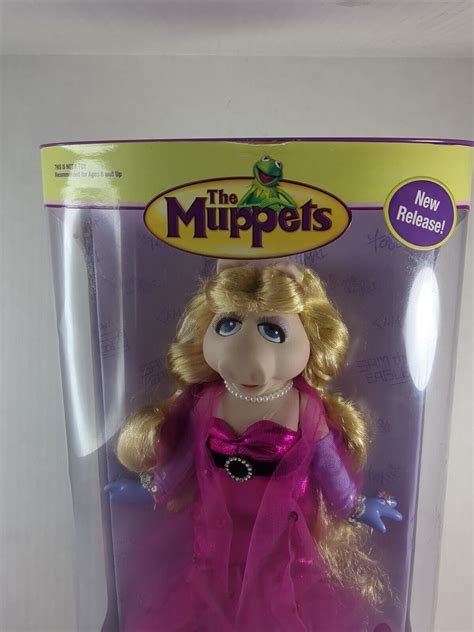 The Muppets Miss Piggy Porcelain Doll Celebrating 25 Years 2006 Brass