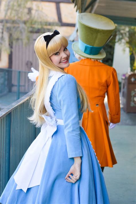 Pin By Peregrin On Cosplay Disney Face Characters Alice Cosplay