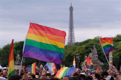 paris va doubler les subventions des associations lgbti le huffpost