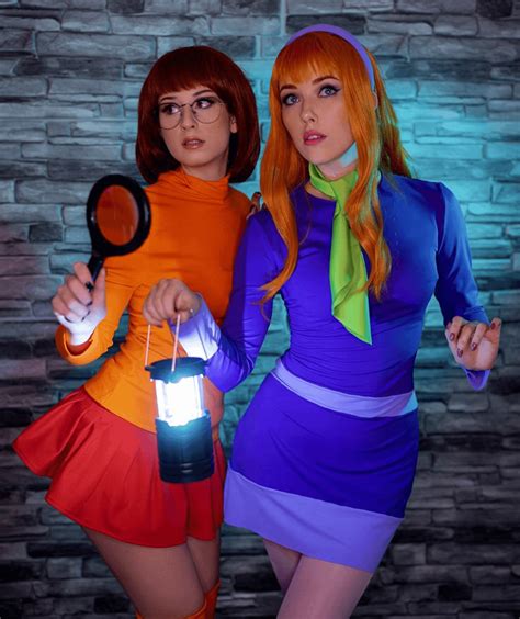 Psbattle Two Women Cosplaying As Daphne And Velma From Scooby Doo R Photoshopbattles