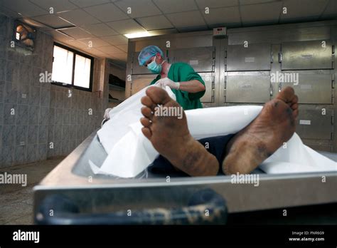 Morgue Corpse Hi Res Stock Photography And Images Alamy