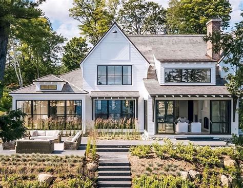 30 Incridible Modern Farmhouse Home Exterior Design I