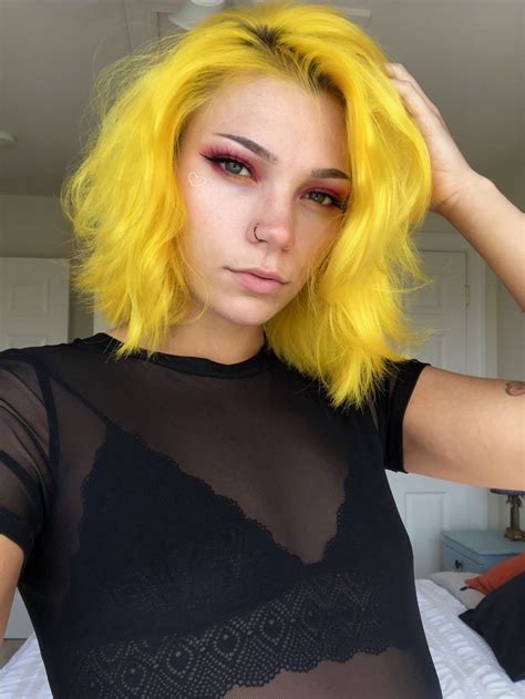 Pin By Camila Séllos On Yellow Beautiful Hair Hair Styles Dye My Hair