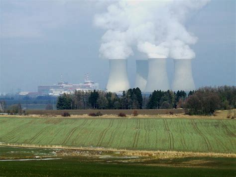 Fakta o dnešních i plánovaných reaktorech, těžbě uranu a jaderných odpadech i o naší domnělé závislosti na elektřině z atomu a možnostech řešení. Chvěje se turbína. V jaderné elektrárně Temelín odstavili ...