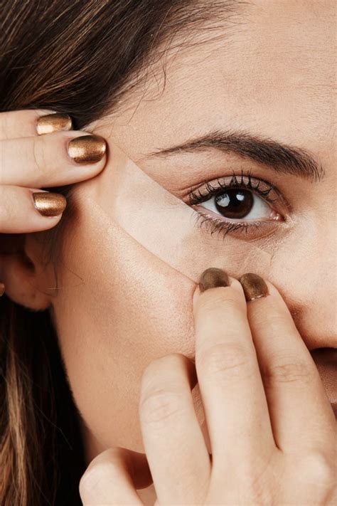 However, learning to apply eye makeup the right way is no simple task. How to Apply Eyeliner Perfectly - Makeup Tips for Applying ...