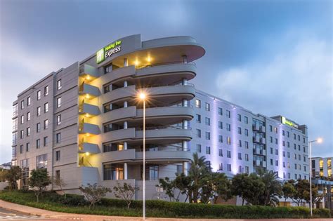 Die preise staffeln sich folgendermaßen: The Holiday Inn Express hotel. Beautiful location in ...