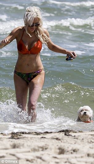 American socialite brynne edelsten has posted some gorgeous snaps on her instagram following a long lockdown in. Brynne Edelsten flaunts EXTREME cleavage in plunging ...