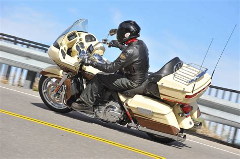 2011 Harley Davidson Road Glide Ultra Wallpaper