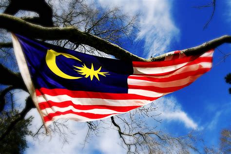 Ini mungkin projek yang akan diperkenalkan oleh kementerian pendidikan selepas mewajibkan jawi sebagai keutamaan berbanding 'tangkap jho low' dan 'pendakwaan najib'. Gambar Bendera Malaysia Kosong - Gambar JKL