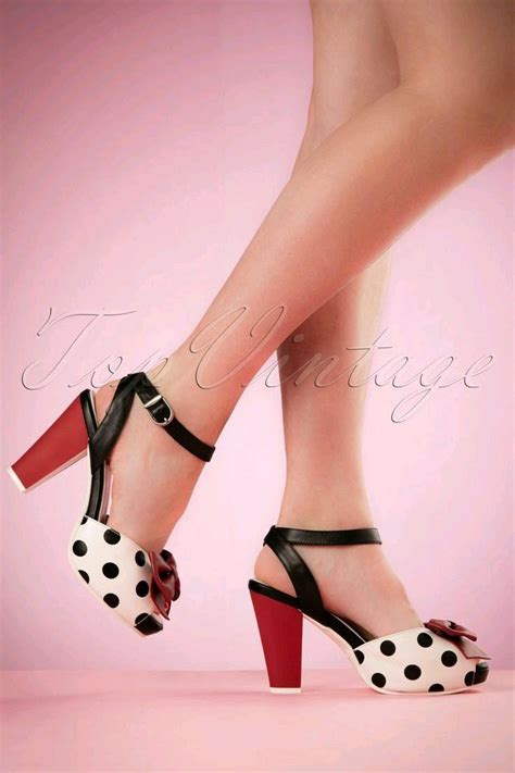 peep toe sandals high heel sandals fifties fashion fifties style 1940s style retro shoes