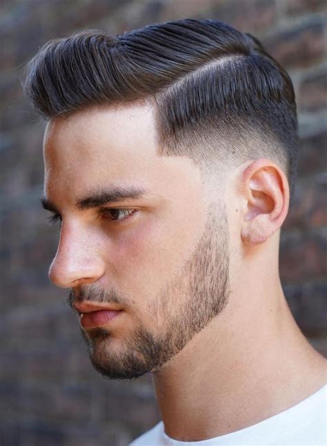This cut is great for guys with shorter and straighter hairstyles. Τα 130 καλύτερα ανδρικά fade κουρέματα!