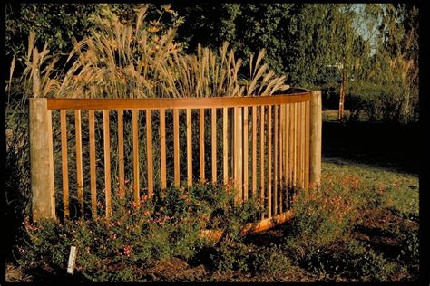 Famous How To Build A Curved Wooden Fence References