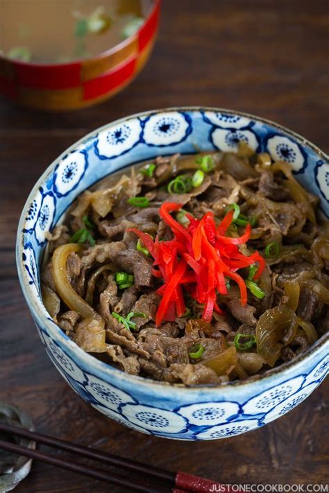 Japanese style steak with shiokoji. Yoshinoya Beef Bowl (Gyudon) | Recipe | Easy japanese recipes, Food recipes, Beef bowl recipe