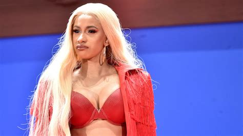 Cardi Bs Upcoming Nicki Minaj Diss Track Leaves Her Team Divided Iheart