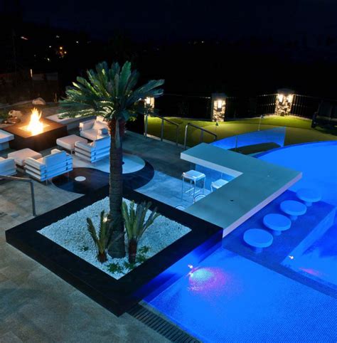 33 Mega Impressive Swim Up Pool Bars Built For Entertaining Modern Pools Residential Pool Pool