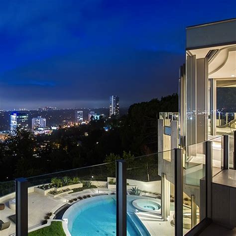 Infinity Pool And View From This Mansion Just Above The Sunset Strip In