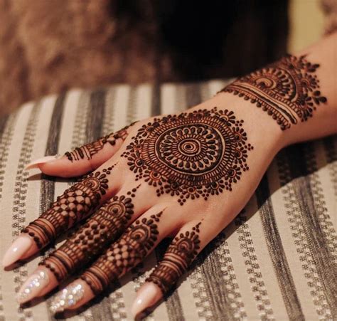 15 Simple Henna Mehndi Designs On Your Big Day
