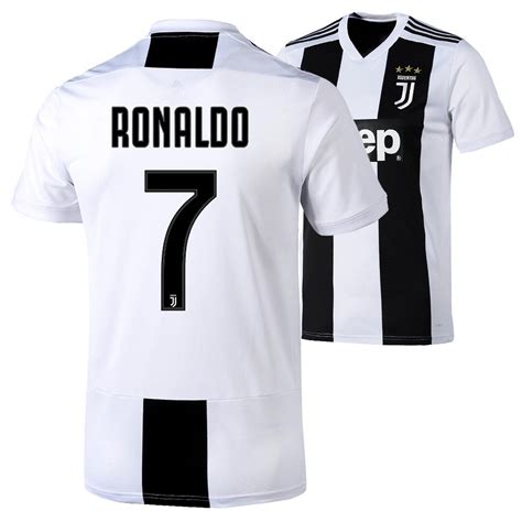 Als eingefleischter juventus turin fan ist es schon fast ein muss ein trikot seines lieblingsvereins zu. Adidas Juventus Turin Trikot RONALDO 2018/2019 Heim Kinder ...