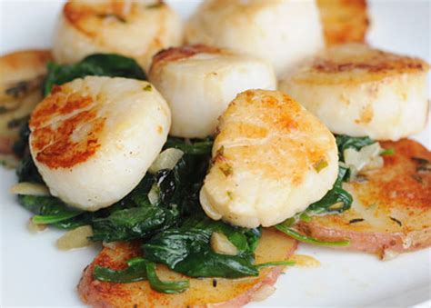 Ingredients for two servings of healthy scallop pasta. Sea scallops with asparagus sauce recipe | 91 calories | Happy Forks