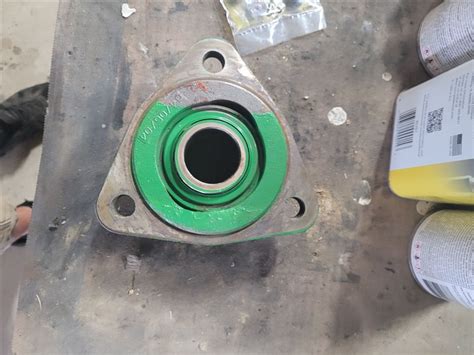Viewing A Thread Feeder House Bearing Removal