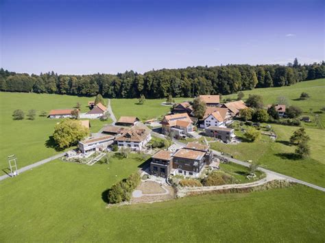 Finde günstige immobilien zur miete in hausen Klimaholzhaus: Nachverdichtung aus Holz in Hausen, der Schweiz