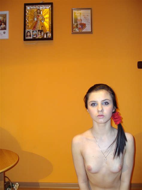 Real Poland Teen Naked In Yellow Room Kbuuum18