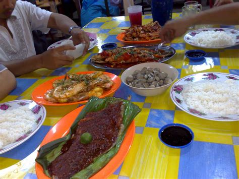 Sebelum kita mula bercerita tentang pemasaran untuk kedai makan. DESTINASI HIDUPKU: Sebulan Di Melaka bab 2....ikan bakar ...