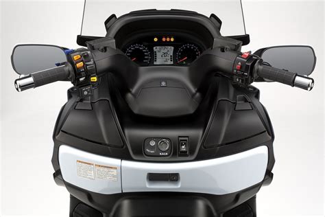 Jednostavnost kojom ubrzavate, spuštate u niže brzine i manevrirate u prometu. Suzuki Burgman 650 Executive - Alle technischen Daten zum ...