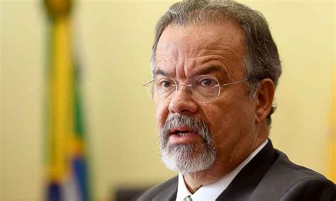 Ex Ministro Da Defesa Alerta Bolsonaro Quer Armar O Povo Para Uma Guerra Civil