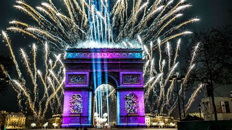 Nouvel An 2023 Aux Champs Elysées Feu D Artifice Et Vidéo Mapping Sur L Arc De Triomphe