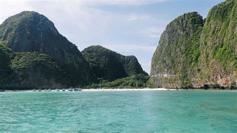 Maya Bay La C L Bre Baie De La Plage En Tha Lande Va Enfin Rouvrir