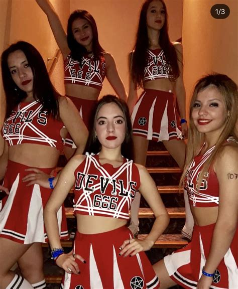 Pin De Paola Reyes En Cheer Disfraces Para Chicas Disfraces Hallowen Chicas Fotos De Disfraces