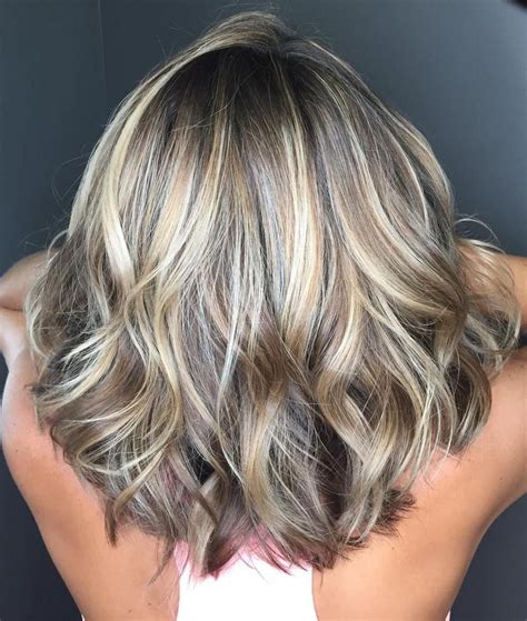 A long bob, or lob, as it is commonly referred to, has continuously been dubbed the hairstyle of the year. Wavy Bronde Balayage Bob | Graue blonde haare ...