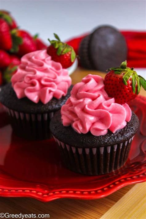 Easy Chocolate Cupcakes With Strawberry Frosting Using Semolina