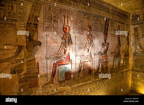 Pinturas Murales En El Templo Hathor De Dendera Templo Complejo Egipto