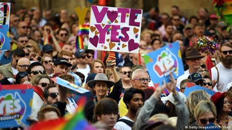 Tens Of Thousands March In Australia For Same Sex Marriage Ahead Of Postal Vote News Dw 10