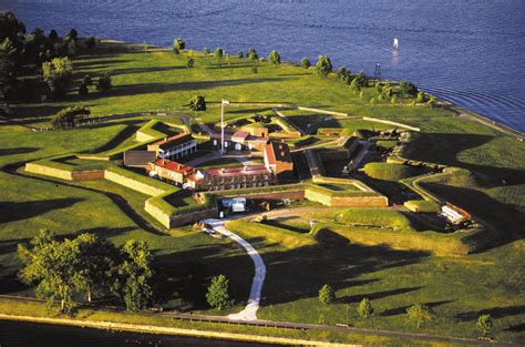 Seeks Ghosts Baltimores Haunted Fort Mchenry